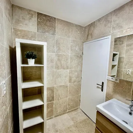 8 Personnes, 4 Lits Creteil, Metro 20 Min De Paris Apartment Creteil